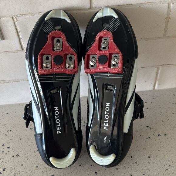 Peloton Black Red Bike Cycling Shoes With Cleats Men's Size EU44 / US10.5 GUC - Picture 8 of 12